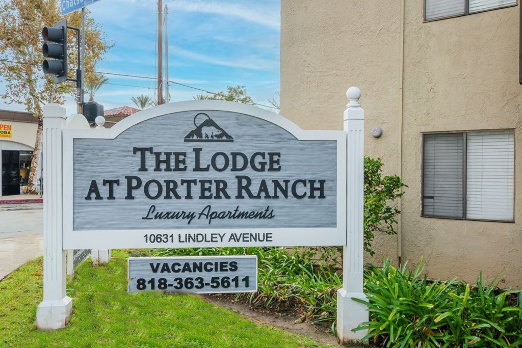 Leasing sign for building